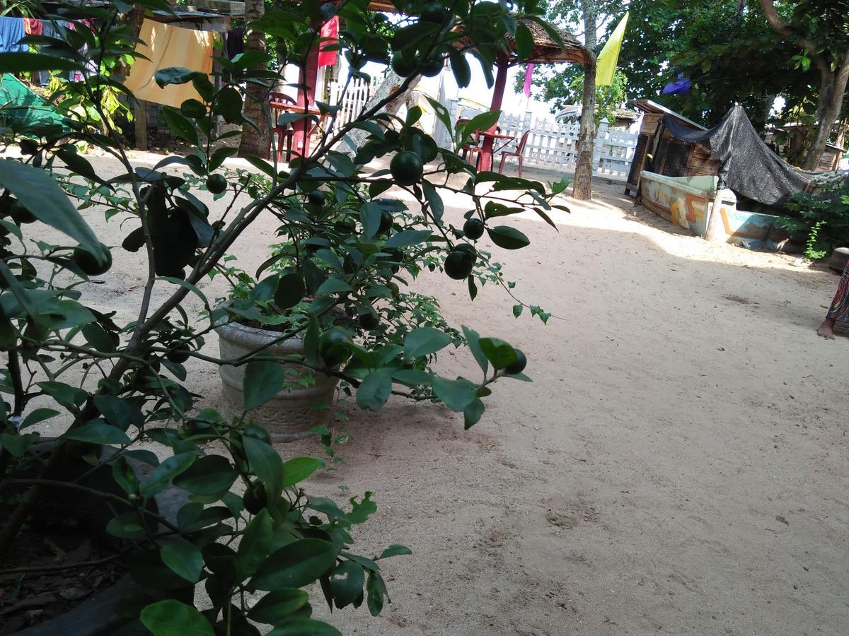 Parei Beach Inn Tangalle Bagian luar foto